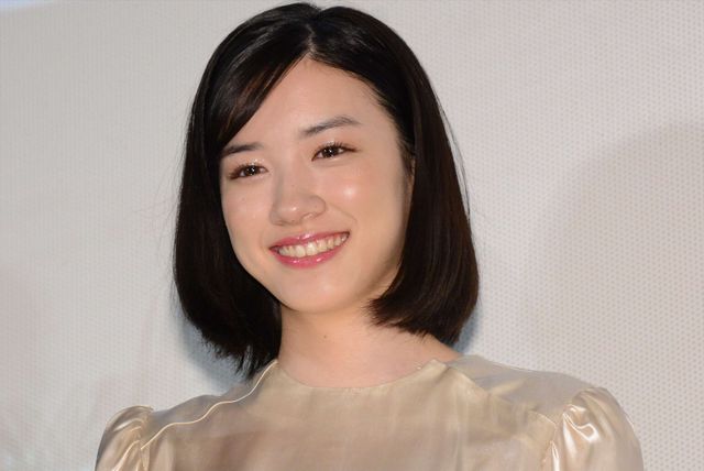 伊野尾慧、山本美月に超豪華ケーキをプレゼント！『ピーチガール』初日舞台あいさつ（11枚目）