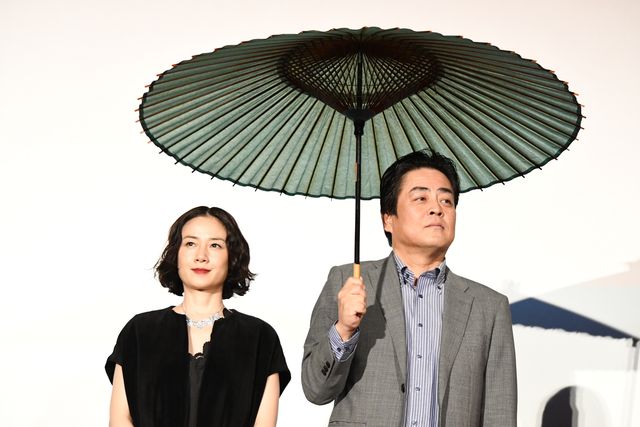 倉科カナ、市原隼人と“あいあい傘”　映画PRイベントで（3枚目）