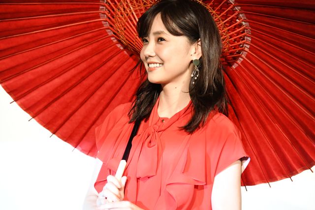 倉科カナ、市原隼人と“あいあい傘”　映画PRイベントで（4枚目）