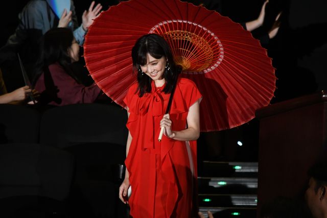 倉科カナ、市原隼人と“あいあい傘”　映画PRイベントで（6枚目）