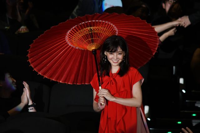 倉科カナ、市原隼人と“あいあい傘”　映画PRイベントで（7枚目）