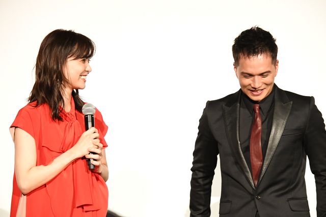 倉科カナ、市原隼人と“あいあい傘”　映画PRイベントで（12枚目）