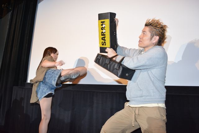 頭突きCMの美女・武田梨奈、得意のハイキックをお見舞い（2枚目）