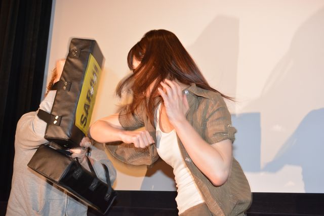 頭突きCMの美女・武田梨奈、得意のハイキックをお見舞い（5枚目）