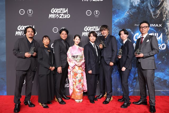浜辺美波、鮮やか振袖姿でハリウッド魅了！神木隆之介と『ゴジラ-0.0』LAプレミア＆レカペ降臨（15枚目）