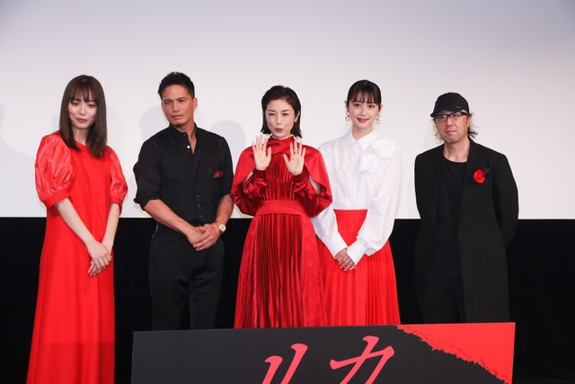 高岡早紀、内田理央、佐々木希が赤の衣装で競演！『リカ　～自称28歳の純愛モンスター～』公開直前イベント（11枚目）