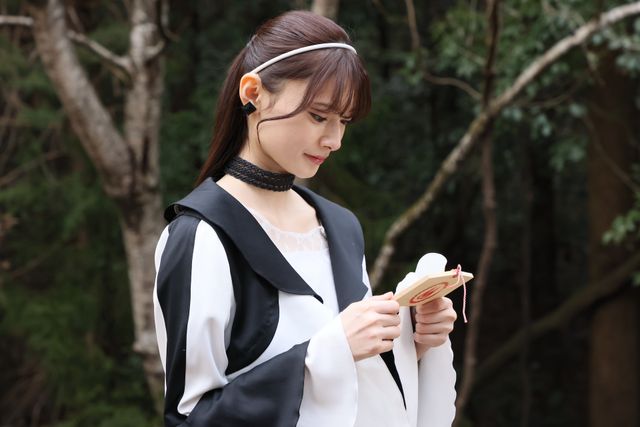 仮面ライダーゼイン、「カブト」究極武器パーフェクトゼクターを構える！「アウトサイダーズep.5」新場面写真（6枚目）