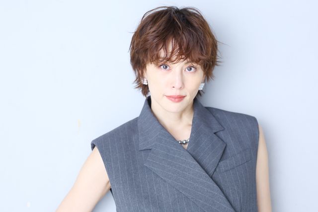 米倉涼子、圧巻の美…！『劇場版ドクターX』インタビュー撮り下ろしカット（4枚目）