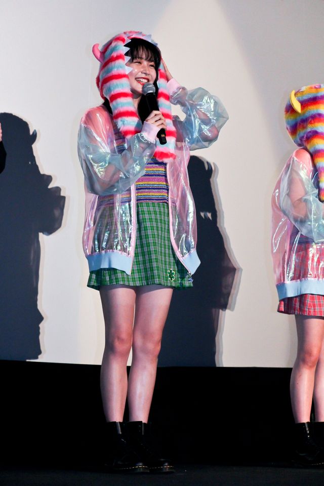 吉田凜音＆久間田琳加、仲良し双子コーデが可愛すぎ！『ヌヌ子の聖★戦』の初日舞台あいさつ（8枚目）