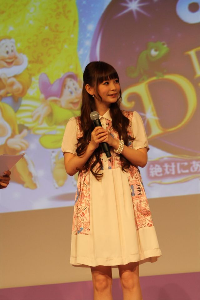 しょこたん、一人でリンクへ…ディズニー・オン・アイス開催会見フォトギャラリー（3枚目）