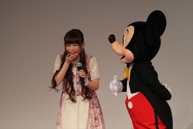 しょこたん、一人でリンクへ…ディズニー・オン・アイス開催会見フォトギャラリー（5枚目）