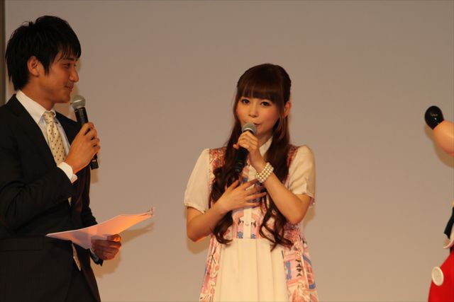 しょこたん、一人でリンクへ…ディズニー・オン・アイス開催会見フォトギャラリー（6枚目）