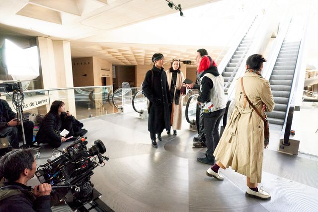 長尾謙杜がカメラ目線！『岸辺露伴　ルーヴルへ行く』メイキング＆オフショット15点（8枚目）