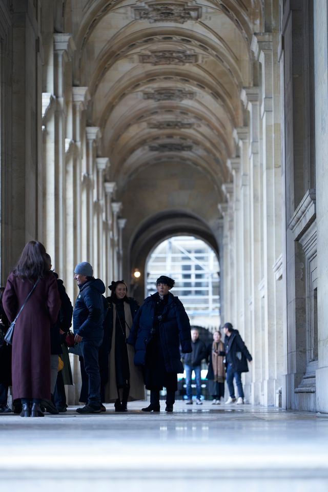 長尾謙杜がカメラ目線！『岸辺露伴　ルーヴルへ行く』メイキング＆オフショット15点（15枚目）