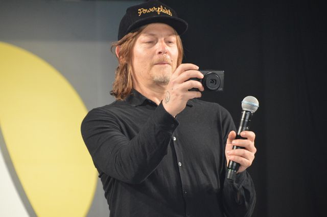 ノーマン・リーダス、写真撮りまくり!「大阪コミコン2024」セレブステージ:フォトギャラリー