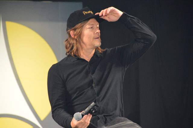 ノーマン・リーダス、写真撮りまくり！「大阪コミコン2024」セレブステージ（3枚目）