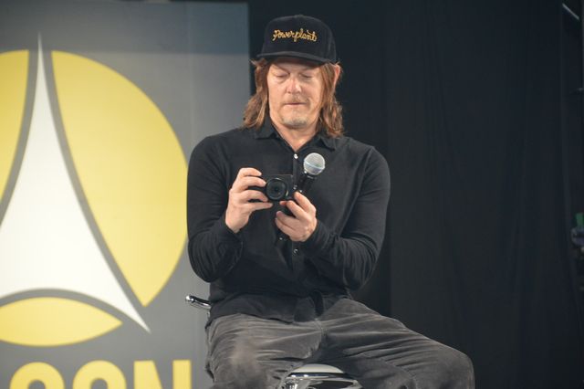 ノーマン・リーダス、写真撮りまくり！「大阪コミコン2024」セレブステージ（4枚目）