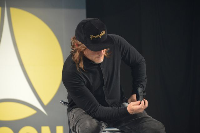 ノーマン・リーダス、写真撮りまくり！「大阪コミコン2024」セレブステージ（5枚目）