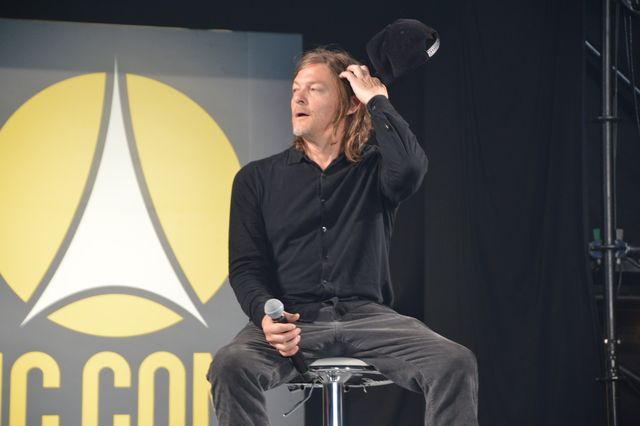 ノーマン・リーダス、写真撮りまくり！「大阪コミコン2024」セレブステージ（6枚目）