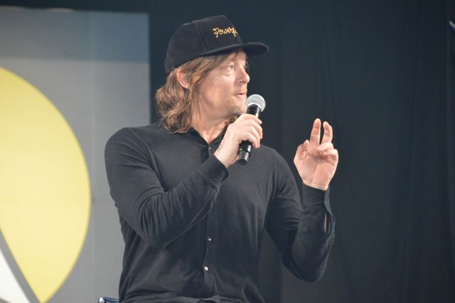 ノーマン・リーダス、写真撮りまくり！「大阪コミコン2024」セレブステージ（11枚目）