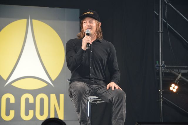 ノーマン・リーダス、写真撮りまくり！「大阪コミコン2024」セレブステージ（12枚目）