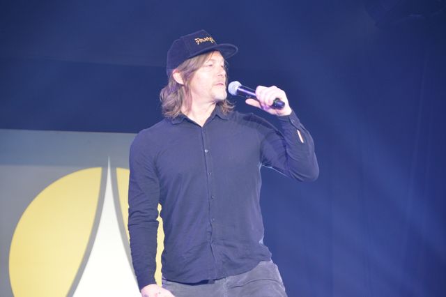 ノーマン・リーダス、写真撮りまくり！「大阪コミコン2024」セレブステージ（13枚目）