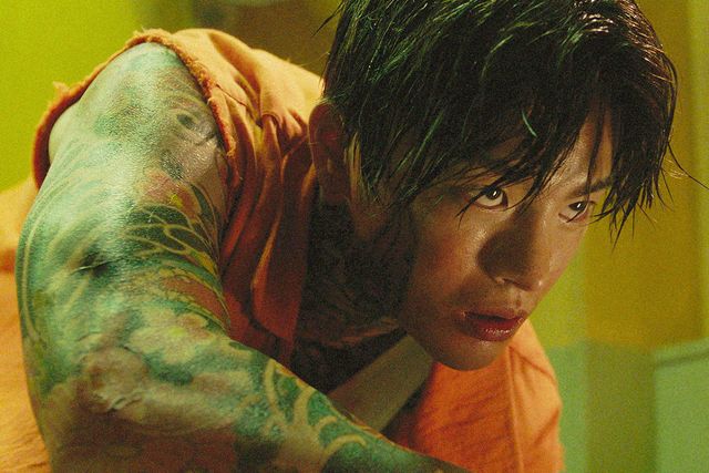 ソ・イングク狂気の表情！映画『オオカミ狩り』場面カット（2枚目）