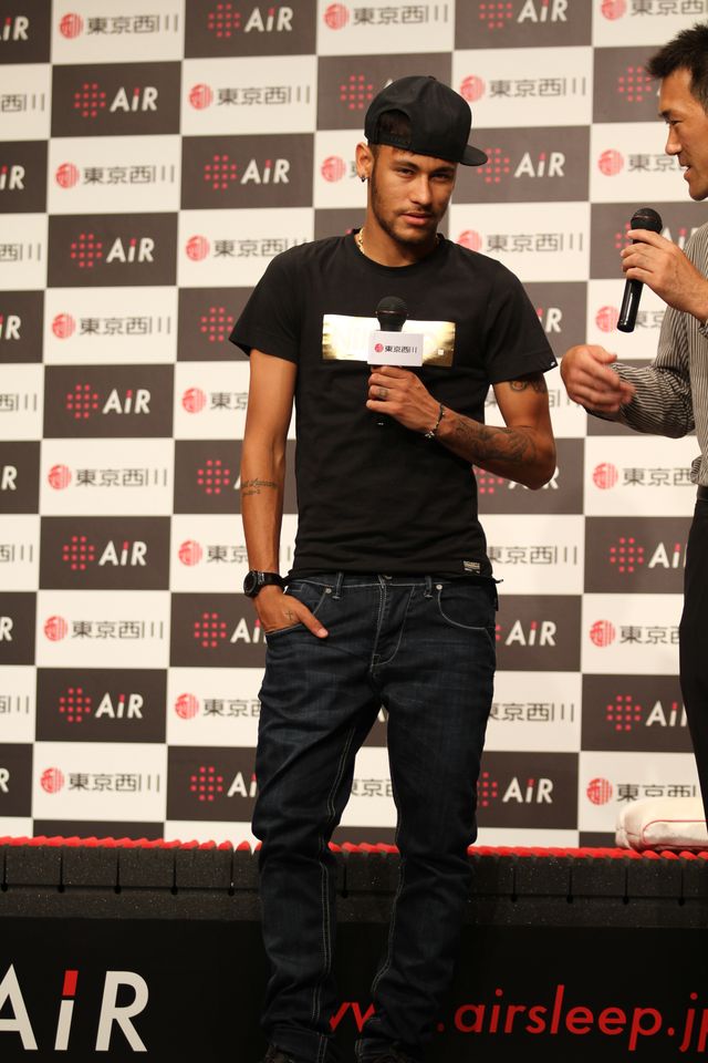 元気そうな姿をアピールするネイマール選手！フォトギャラリー（2枚目）