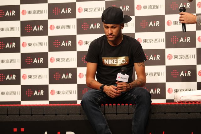 元気そうな姿をアピールするネイマール選手！フォトギャラリー（3枚目）