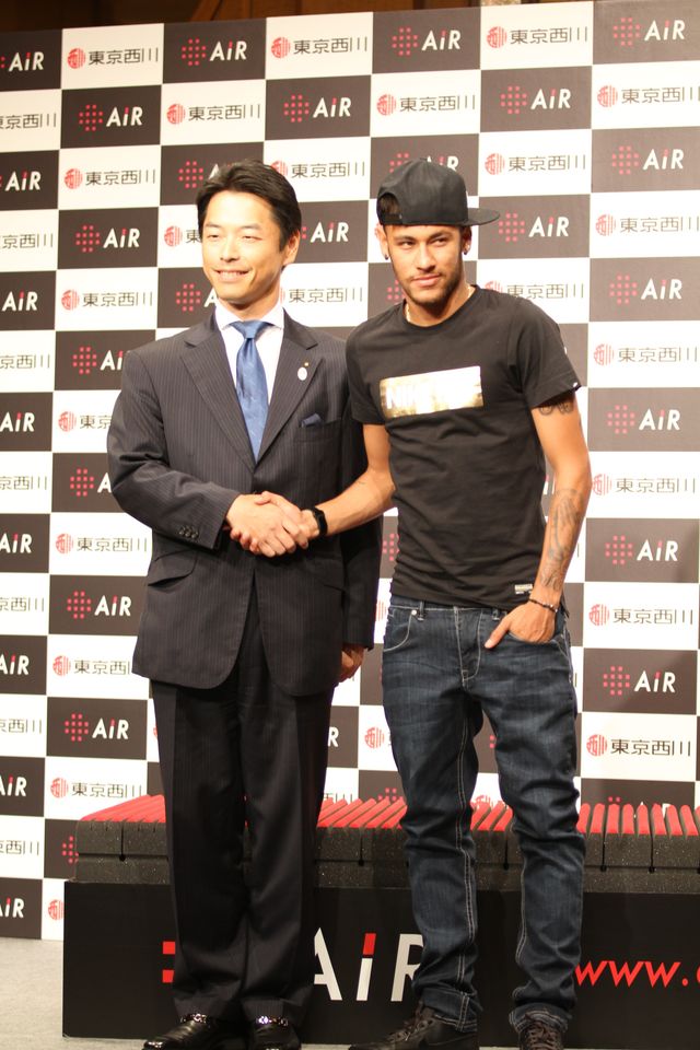 元気そうな姿をアピールするネイマール選手！フォトギャラリー（4枚目）