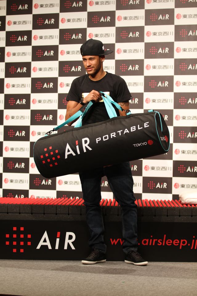 元気そうな姿をアピールするネイマール選手！フォトギャラリー（10枚目）