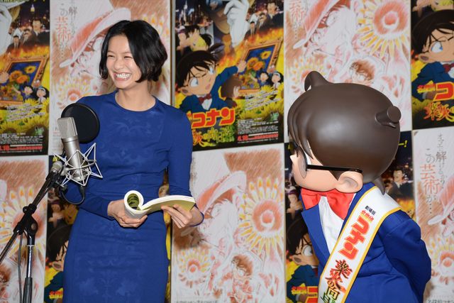 榮倉奈々を見守るコナン…『名探偵コナン　業火の向日葵（ごうかのひまわり）』公開アフレコフォトギャラリー：フォトギャラリー