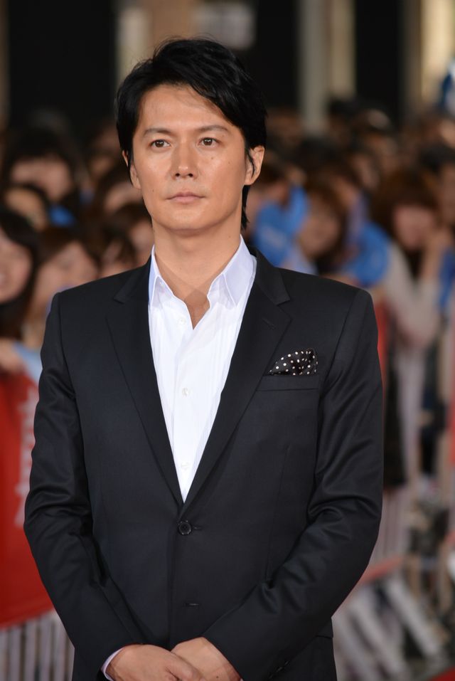 カンヌで男泣きの福山雅治、日本のレッドカーペットでは爽やかな笑顔！　画像ギャラリー（2枚目）