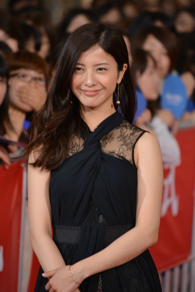 カンヌで男泣きの福山雅治、日本のレッドカーペットでは爽やかな笑顔！　画像ギャラリー（3枚目）