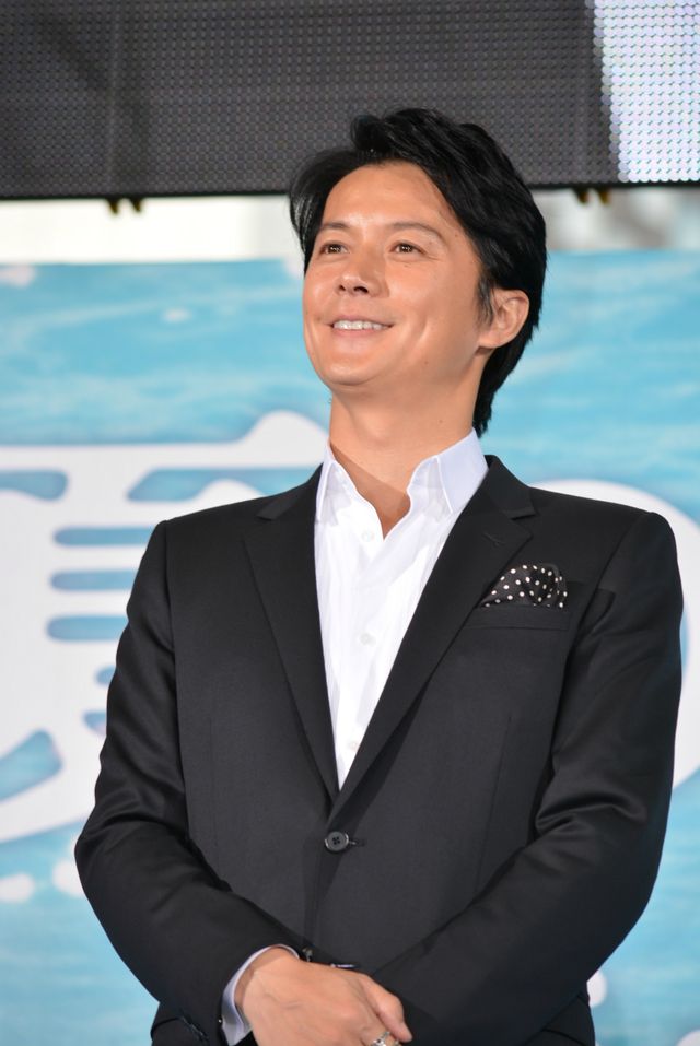 カンヌで男泣きの福山雅治、日本のレッドカーペットでは爽やかな笑顔！　画像ギャラリー（8枚目）