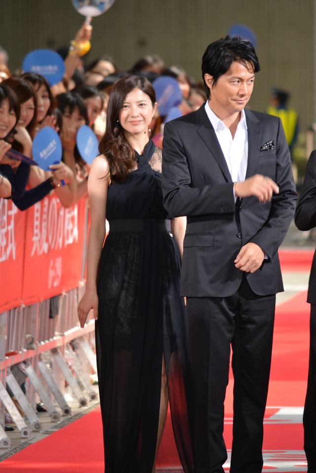カンヌで男泣きの福山雅治、日本のレッドカーペットでは爽やかな笑顔！　画像ギャラリー（11枚目）