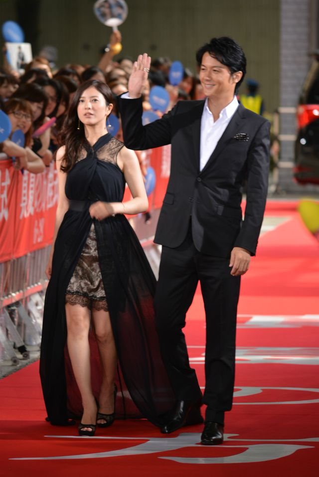 カンヌで男泣きの福山雅治、日本のレッドカーペットでは爽やかな笑顔！　画像ギャラリー（12枚目）