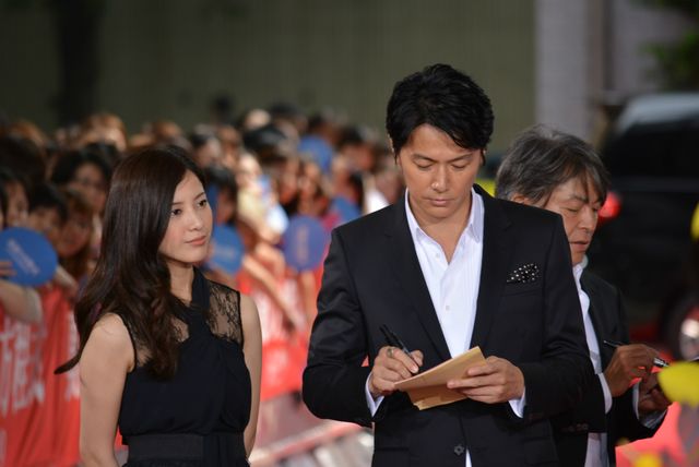 カンヌで男泣きの福山雅治、日本のレッドカーペットでは爽やかな笑顔！　画像ギャラリー（14枚目）