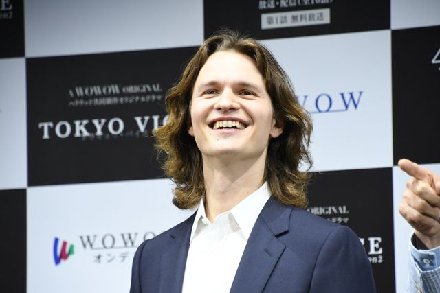 30歳になったアンセル・エルゴートに誕生日サプライズ！「TOKYO VICE Season2」舞台あいさつ（7枚目）