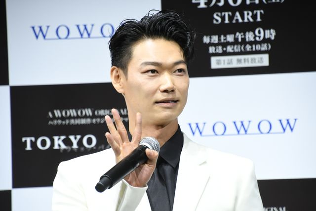 30歳になったアンセル・エルゴートに誕生日サプライズ！「TOKYO VICE Season2」舞台あいさつ（13枚目）