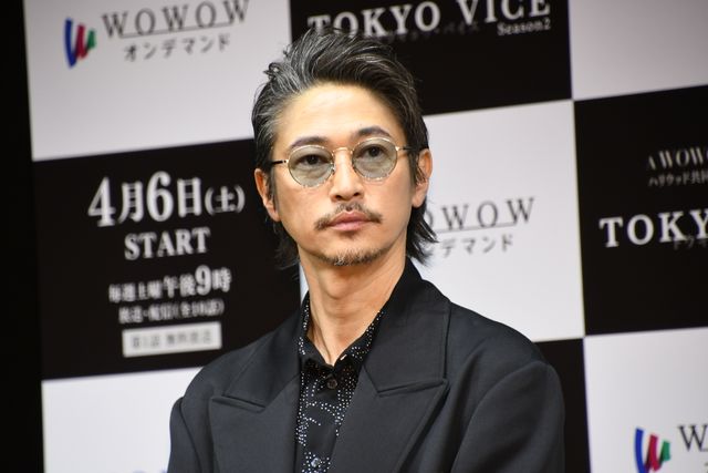 30歳になったアンセル・エルゴートに誕生日サプライズ！「TOKYO VICE Season2」舞台あいさつ（16枚目）