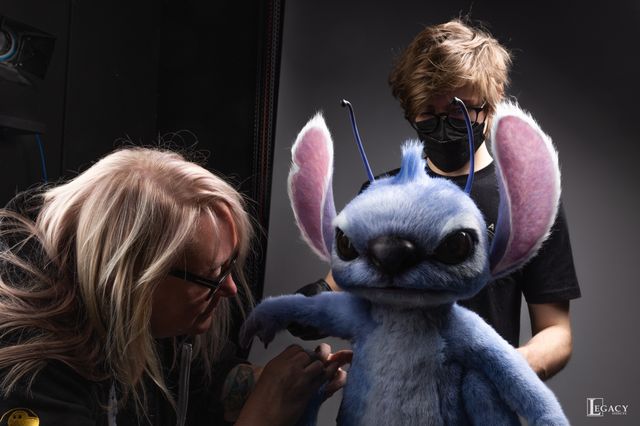 実写版『リロ＆スティッチ』の舞台裏（パペットのスティッチ）（8枚目）