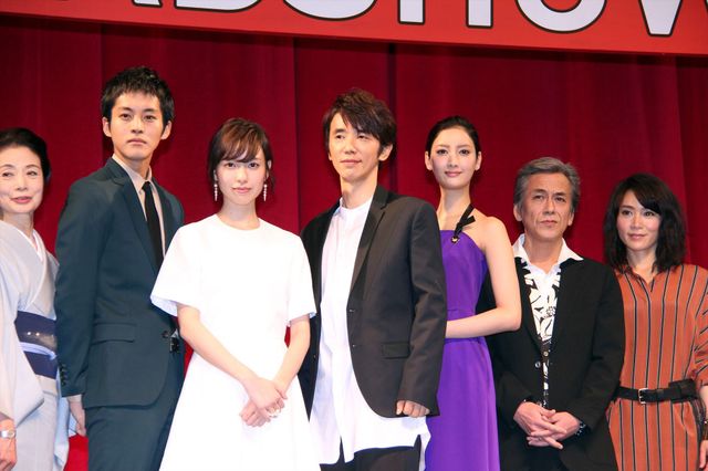 松坂桃李、戸田恵梨香、菜々緒、窪田正孝ら豪華キャストが集結！『エイプリルフールズ』完成披露舞台あいさつフォトギャラリー（2枚目）