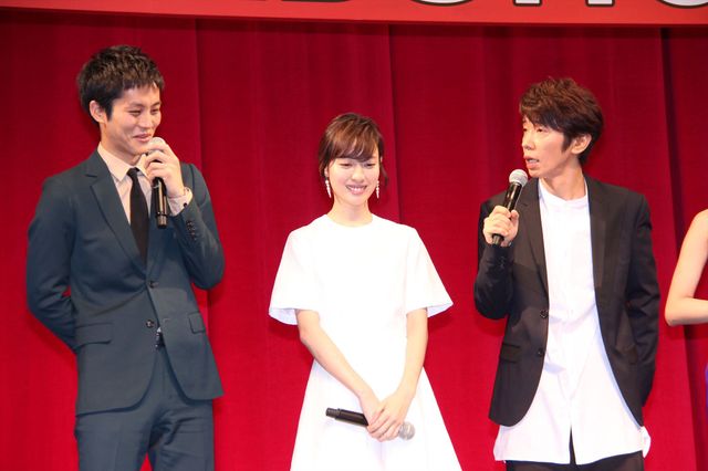 松坂桃李、戸田恵梨香、菜々緒、窪田正孝ら豪華キャストが集結！『エイプリルフールズ』完成披露舞台あいさつフォトギャラリー（5枚目）