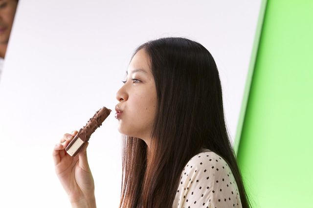 ロッテ「ガーナチョコ＆クッキーサンド」の新CM「2人の咲ちゃん」篇フォトギャラリー（7枚目）