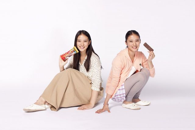 ロッテ「ガーナチョコ＆クッキーサンド」の新CM「2人の咲ちゃん」篇フォトギャラリー（12枚目）