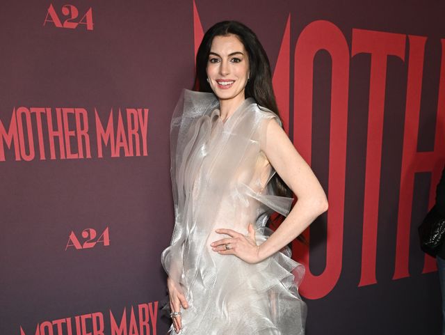 映画『マザー・メアリー（原題）』ニューヨークプレミアでのアン・ハサウェイ（4枚目）