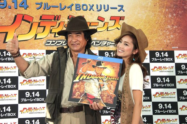 藤岡弘、が華麗な鞭使いを披露！ブルーレイBOX「インディ・ジョーンズ コンプリート・アドベンチャーズ」の発売記念イベントフォトギャラリー（8枚目）