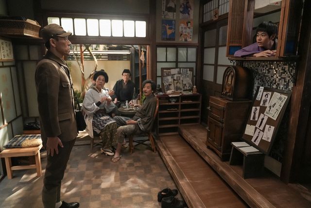 六郎には役場の職員が…「ブギウギ」第36回の場面写真（2枚目）