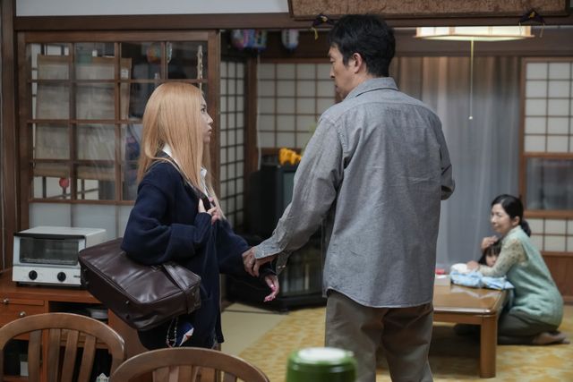 歩（仲里依紗）は目を潤ませて…朝ドラ「おむすび」第25回（2枚目）